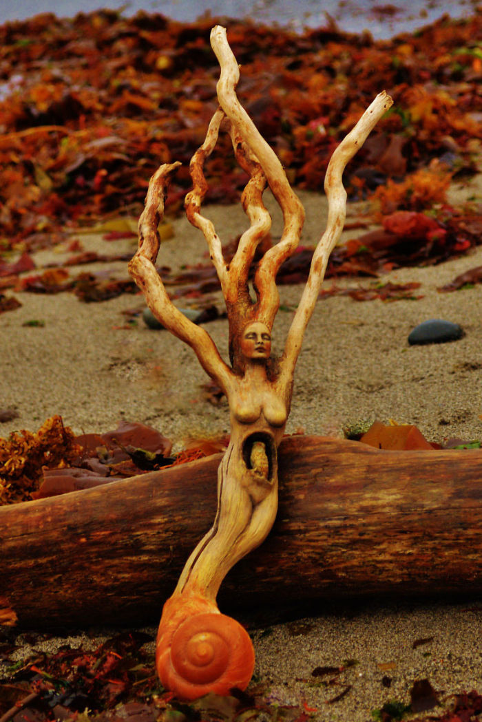 Artist Turns Driftwood Into Striking Sculptures That Capture The Beauty