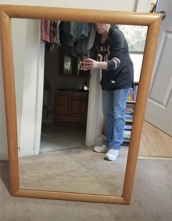 Photos of People Trying To Sell Mirrors Is One Of The Greatest Things