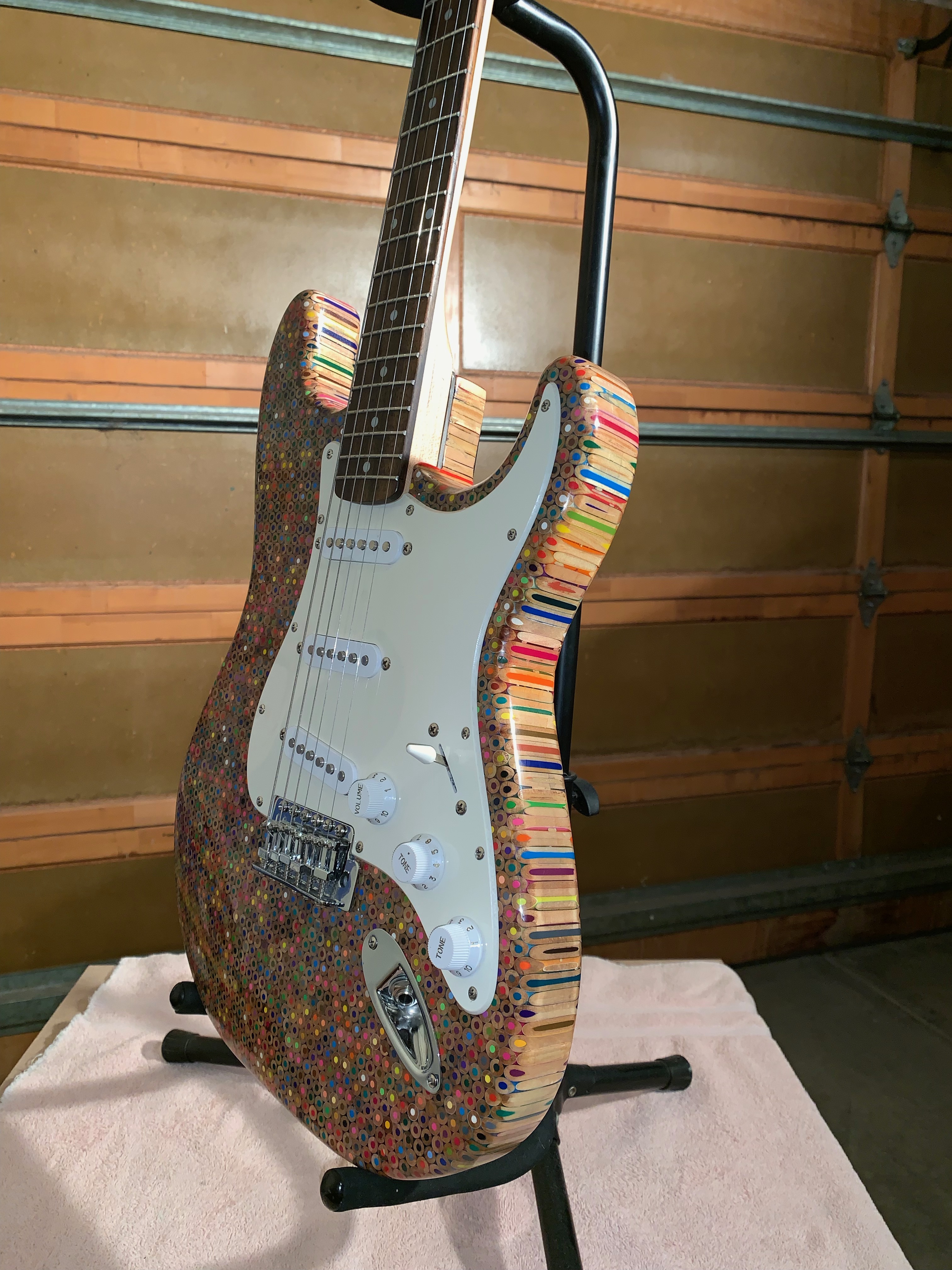 Artist Builds An Electric Guitar Out of 1200 Colored Pencils artFido